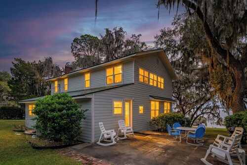 Kingsley Lake Home w wide lawn, dock, central air, 4 kayaks.  Near Camp Blanding