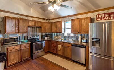 The only VRBO on the North end of Toledo Bend. Cabin with lakefront access