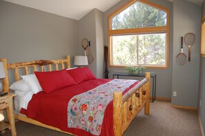 4 chambres, fer et planche à repasser, lit parapluie, Wi-Fi gratuit