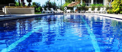 Outdoor pool, a heated pool