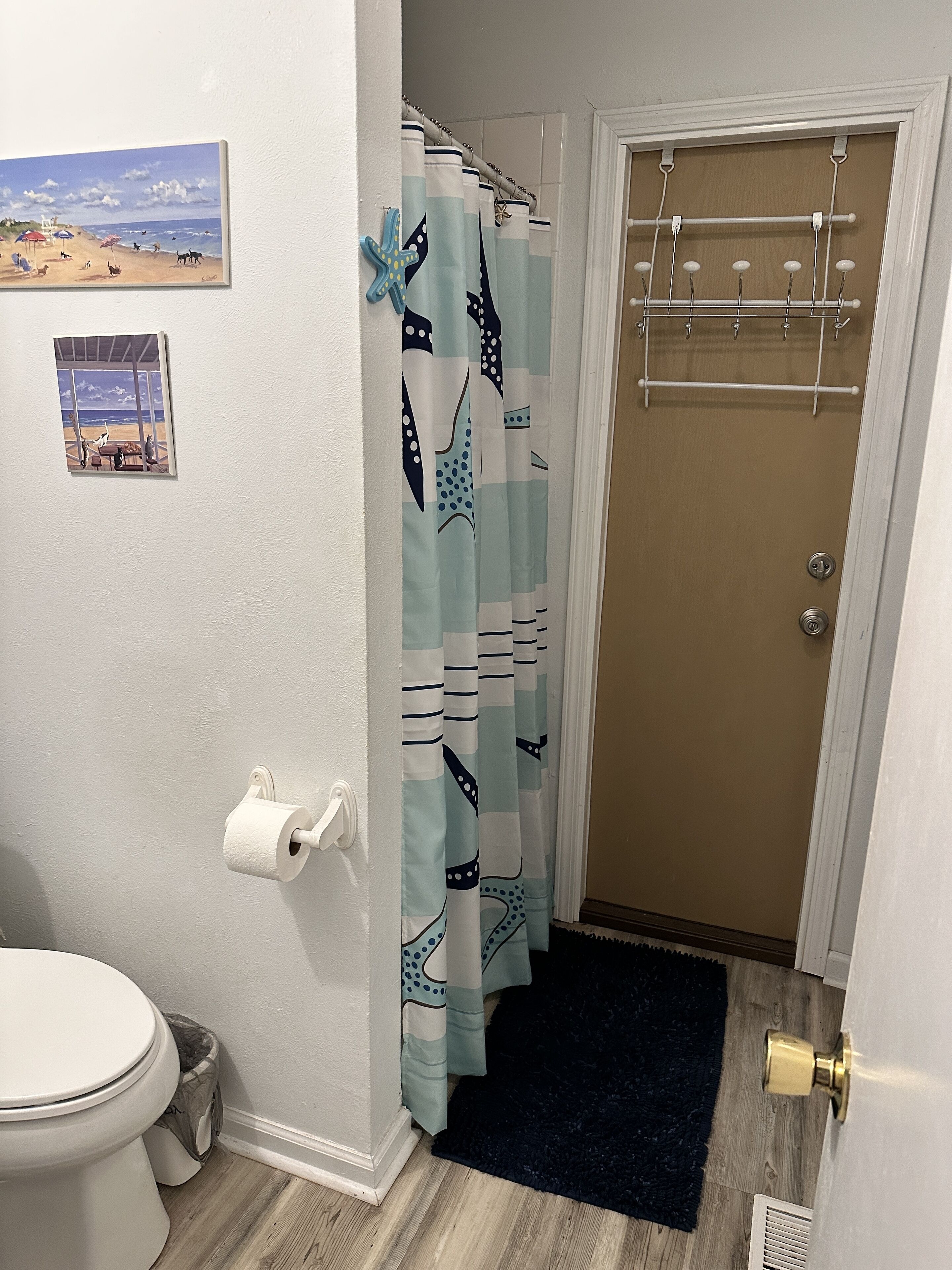 2 Bedroom / 2 Bath - Close to Everything!