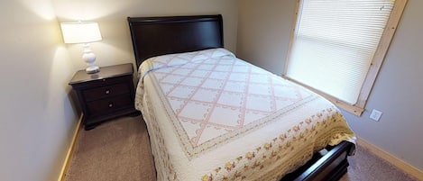 5 slaapkamers, een strijkplank/strijkijzer, gratis wifi, beddengoed