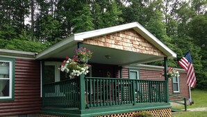 Exterior - Spacious Bobcat Cabin, 30 mins from Hocking Hills (Nelsonville)