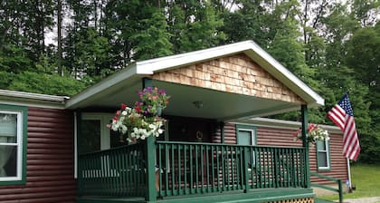 Spacious Bobcat Cabin, 30 mins from Hocking Hills
