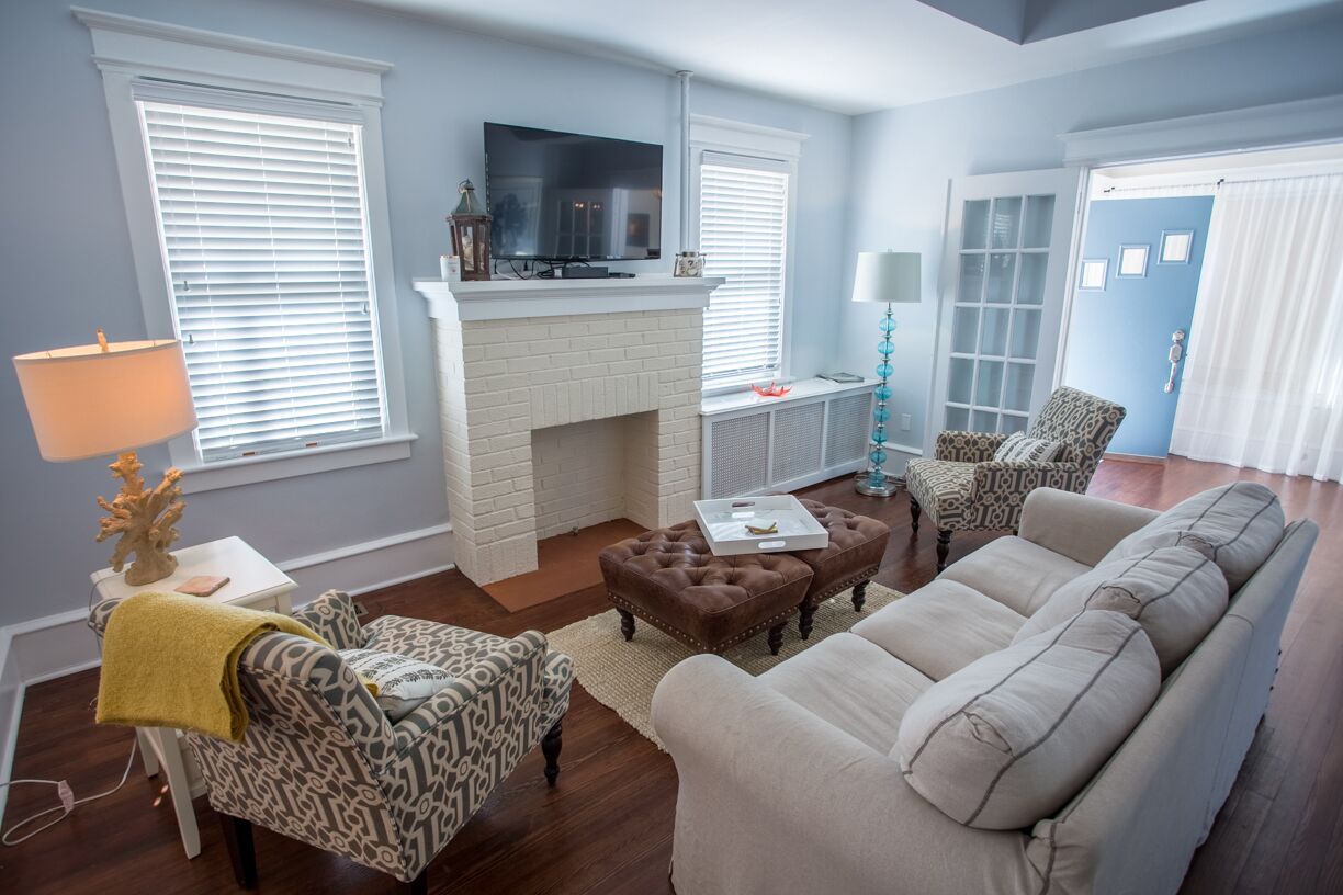 Beautiful 3 bedroom. Three blocks from the beach!