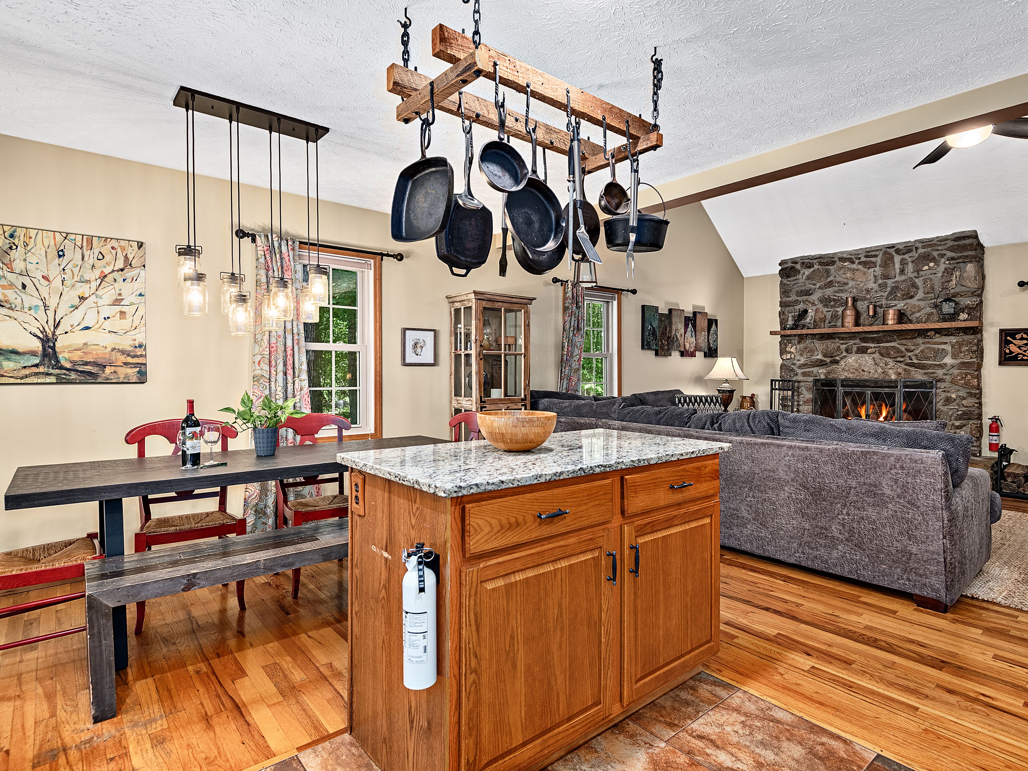 Pet Friendly -Secluded Mountain Retreat 20 Min to Downtown Asheville