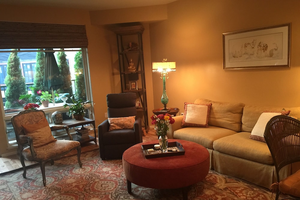 LUXURY DOWNTOWN 1BEDROOM 2 BATH KETCHUM CONDO