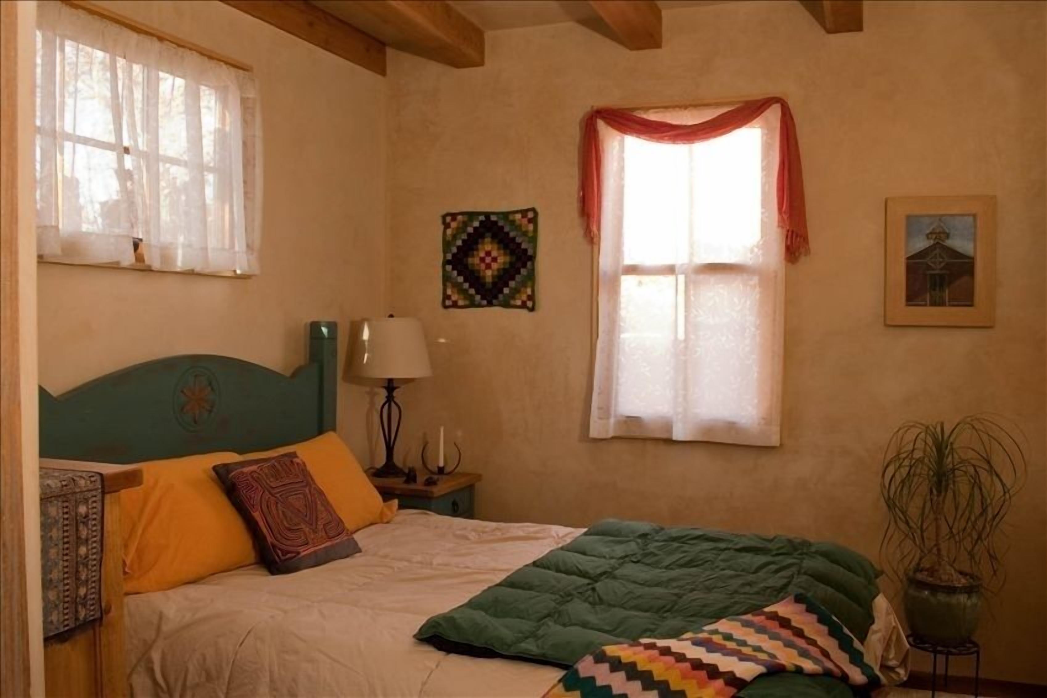 Hidden Treasure - Steps from Canyon Road