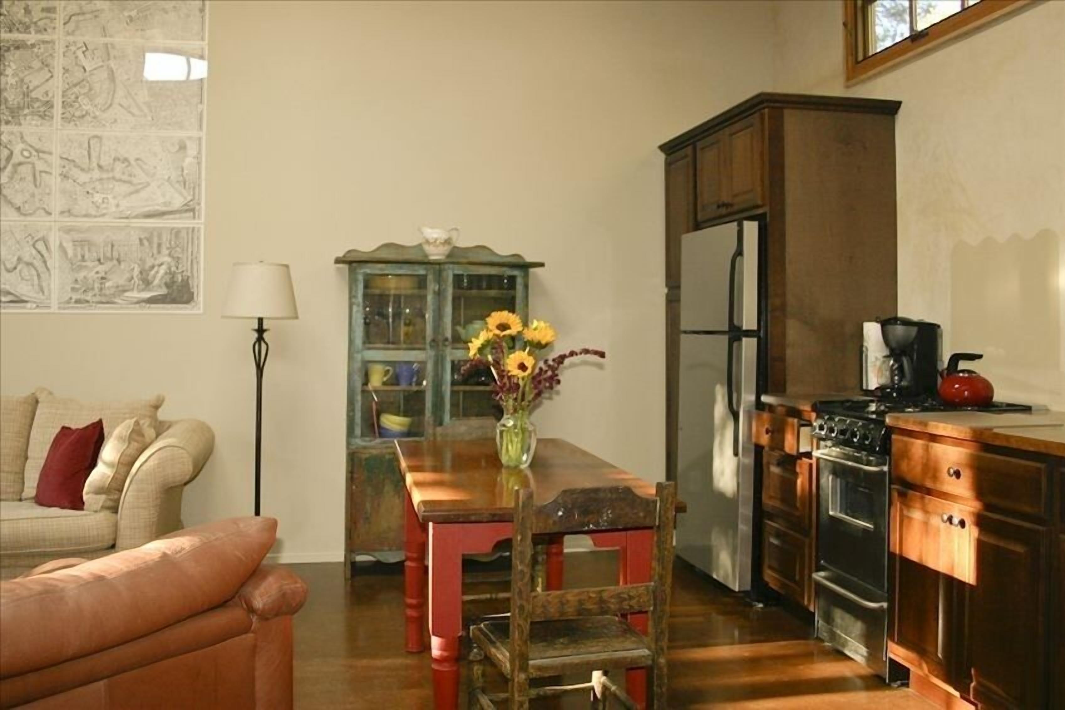 Hidden Treasure - Steps from Canyon Road