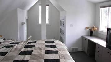 2 間睡房、房內夾萬、熨斗/熨衫板、可攜式嬰兒床