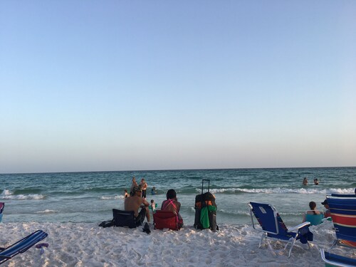 AWESOME GULF AND BEACH VIEWS! Gorgeous 3 BR/2BA Unit, Large Balcony