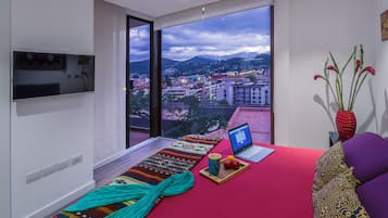 3 bedrooms, desk, iron/ironing board, WiFi