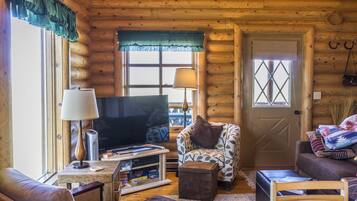 Téléviseur connecté, lecteur de DVD, livres