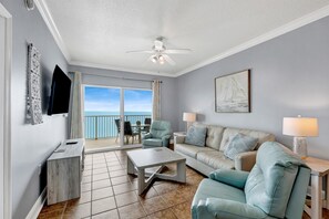 Smart TV, foosball - Direct Beach Front- Gulf View-Hot Tub-In/Out Pool (Gulf Shores)