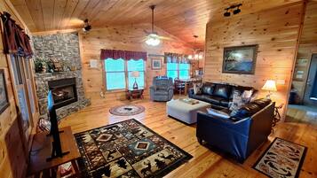 TV connectée, cheminée, baby-foot, table de tennis de table