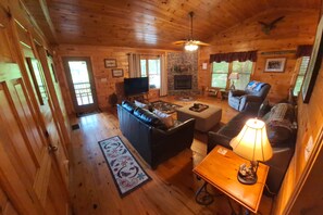 Smart TV, fireplace, table football, ping pong - WHAT A VIEW from the HOT TUB! Pac-Man and Ping-pong! (Blue Ridge)