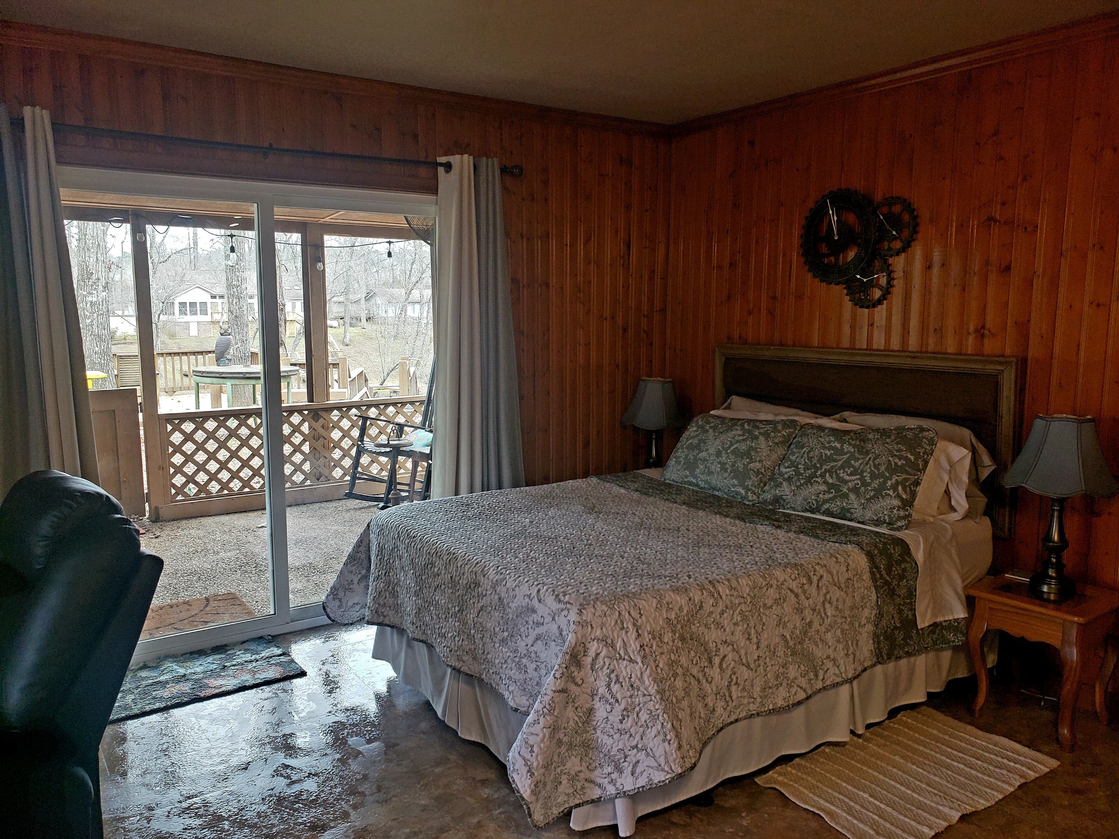 Quiet River Front Getaway Cabin 