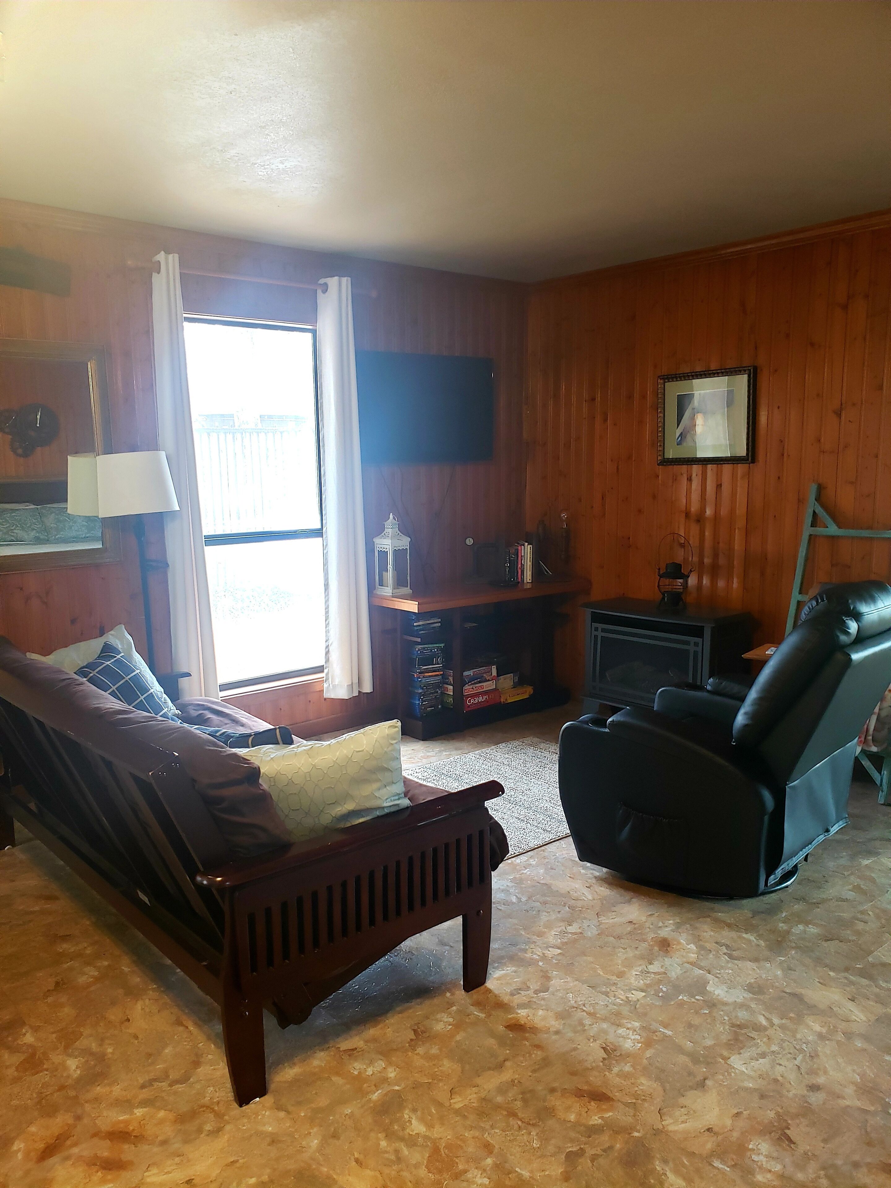 Quiet River Front Getaway Cabin 