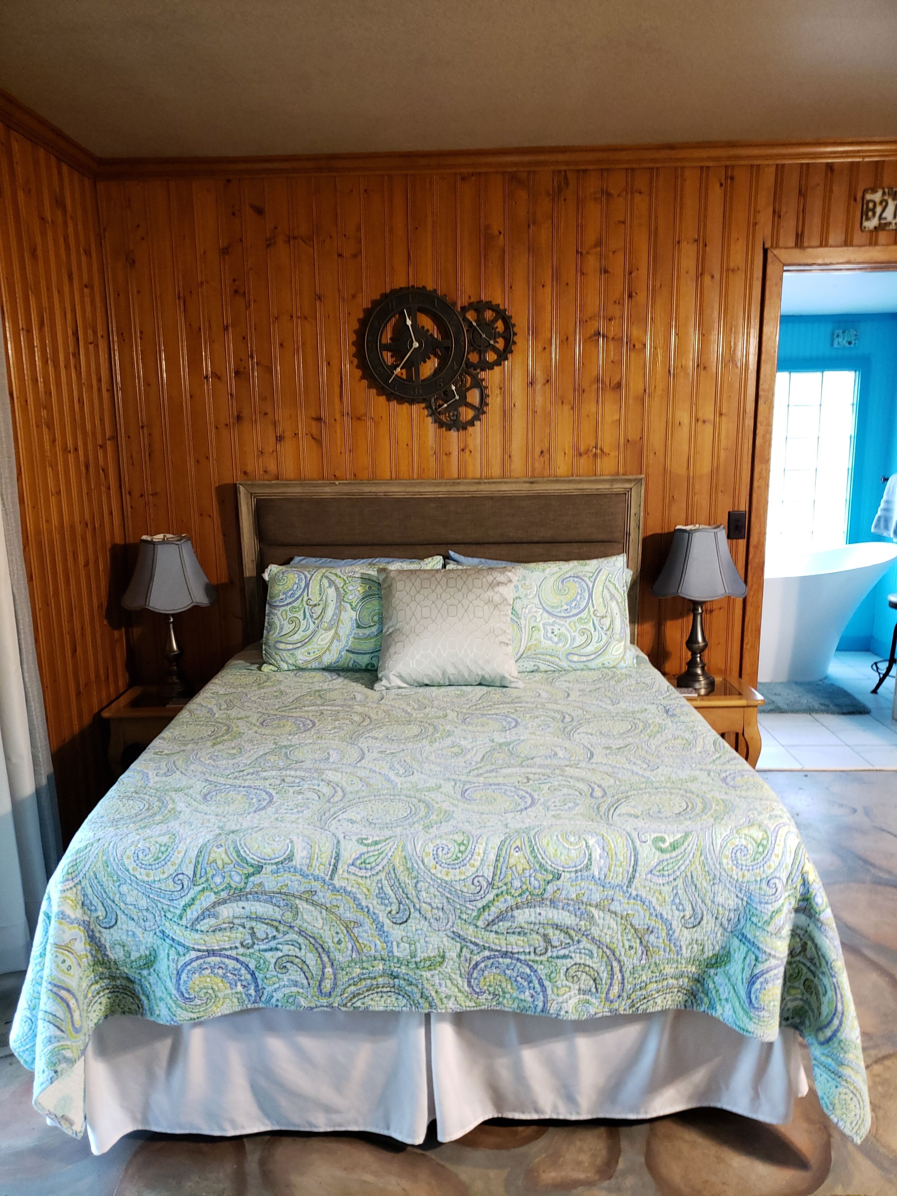 Quiet River Front Getaway Cabin 