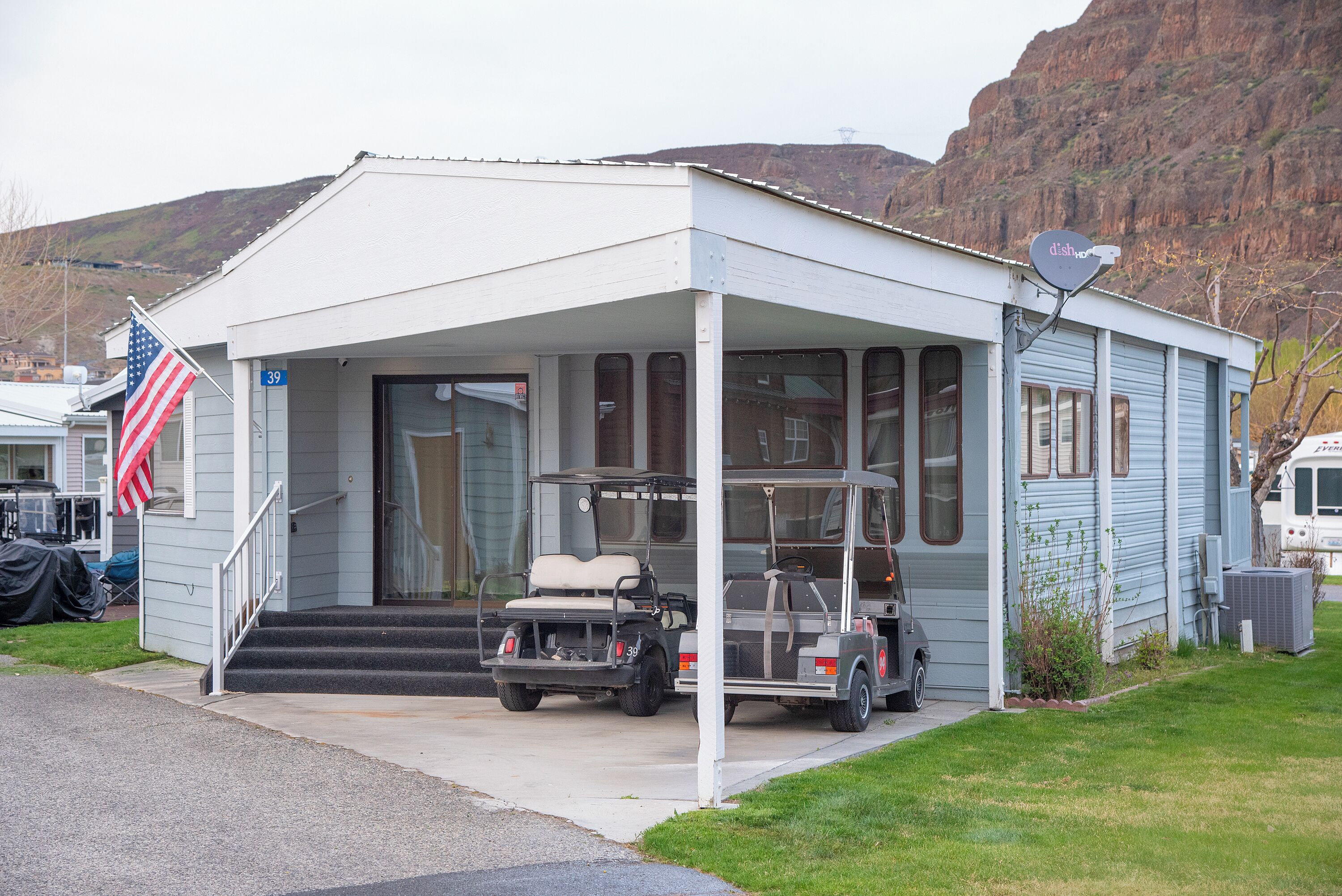 Fully Furnished Crescent Bar Home!