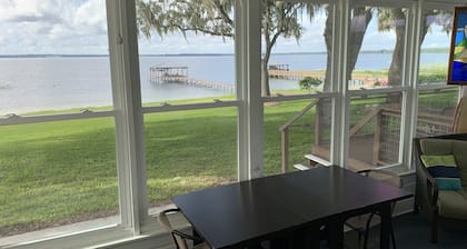 Lake front on North shore of Lake Weir, Florida (it is NOT a duplex / 2 entries)