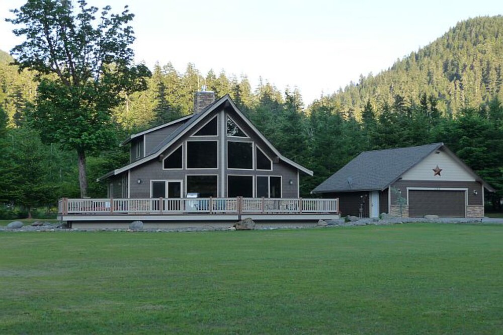Luxury cottage, perfect getaway to relax or explore the outdoors