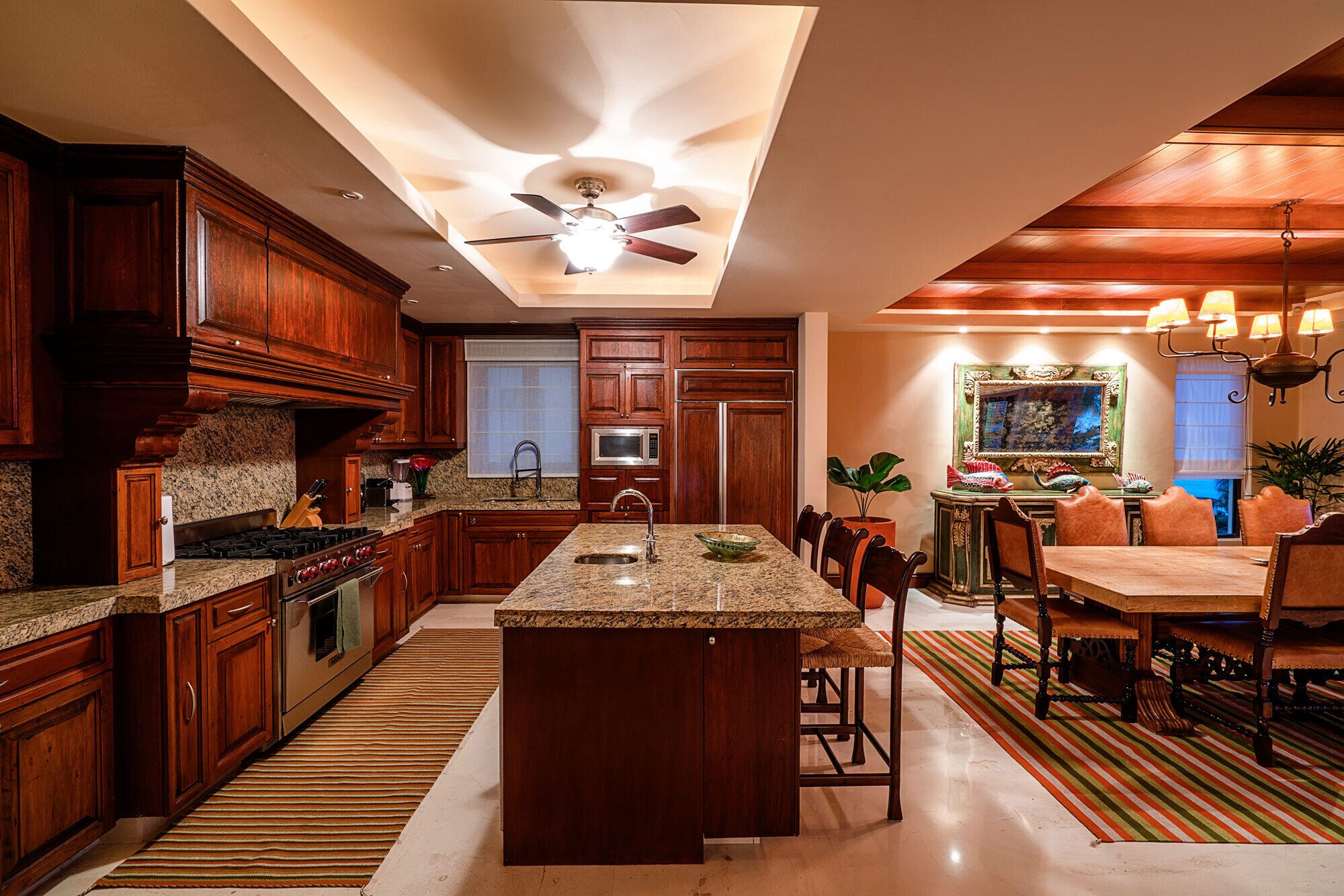 Luxury Beachfront Condo Amazing Views, Golf Cart, Cook, Maid, Premium membership