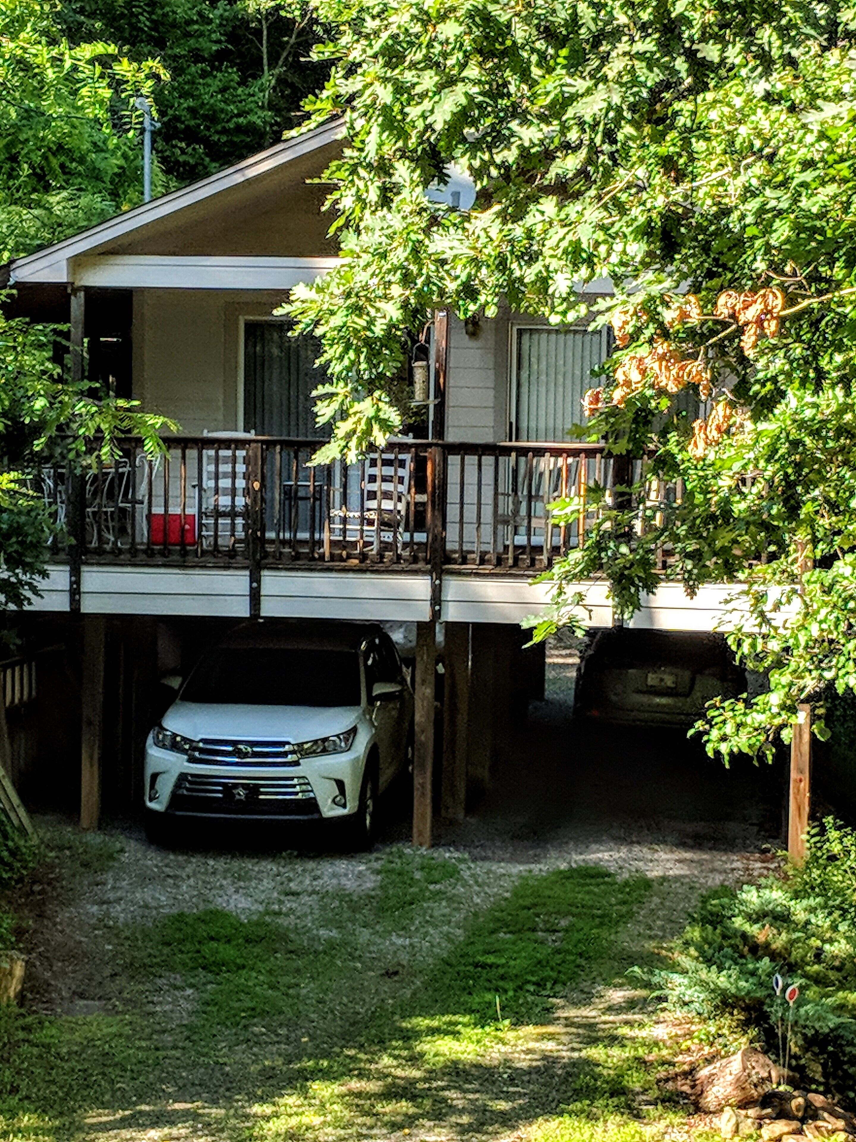 Cabin - River Nearby - Rates ($70/Night, $400/Weekly, $1000/Monthly)  WIFI