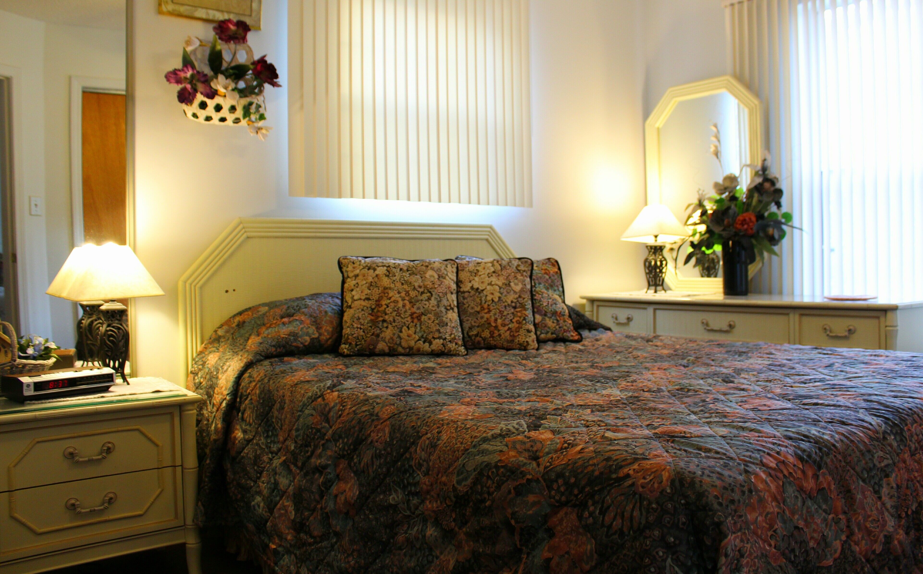 Cabin - River Nearby - Rates ($70/Night, $400/Weekly, $1000/Monthly)  WIFI