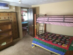 3 Schlafzimmer, Schreibtisch, Bügeleisen/Bügelbrett, kostenloses WLAN