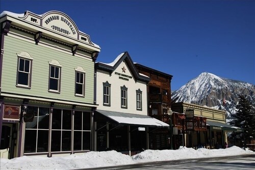 DOWNTOWN. 1 block to everything. Walk. Hot Tub. Clean. Check out the reviews. 