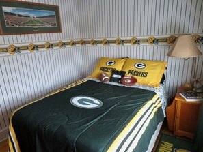 3 bedrooms, iron/ironing board, travel crib, free WiFi