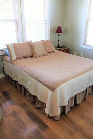 2 bedrooms, iron/ironing board, free WiFi, bed sheets