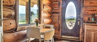 Rangers Cabin- Couples Retreat, on the way to Yellowstone!
