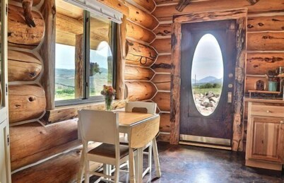 Rangers Cabin- Couples Retreat, on the way to Yellowstone!