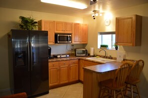 Fridge, microwave, coffee/tea maker, toaster - Studio Guest house on a 1.5 acre fenced property (Apache Junction)