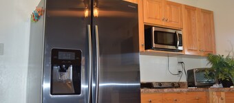 Studio Guest house on a 1.5 acre fenced property