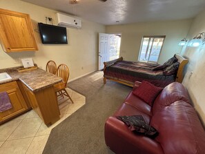 Interior - Studio Guest house on a 1.5 acre fenced property (Apache Junction)
