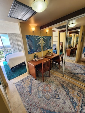 1 bedroom, iron/ironing board, WiFi, bed sheets - Enjoy all the premium upgrades in this newly renovated unit (Waianae)