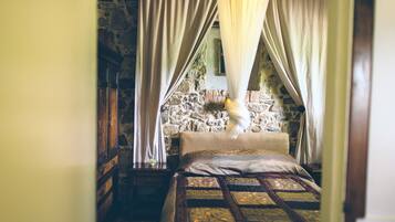 1 bedroom, iron/ironing board, internet, bed sheets