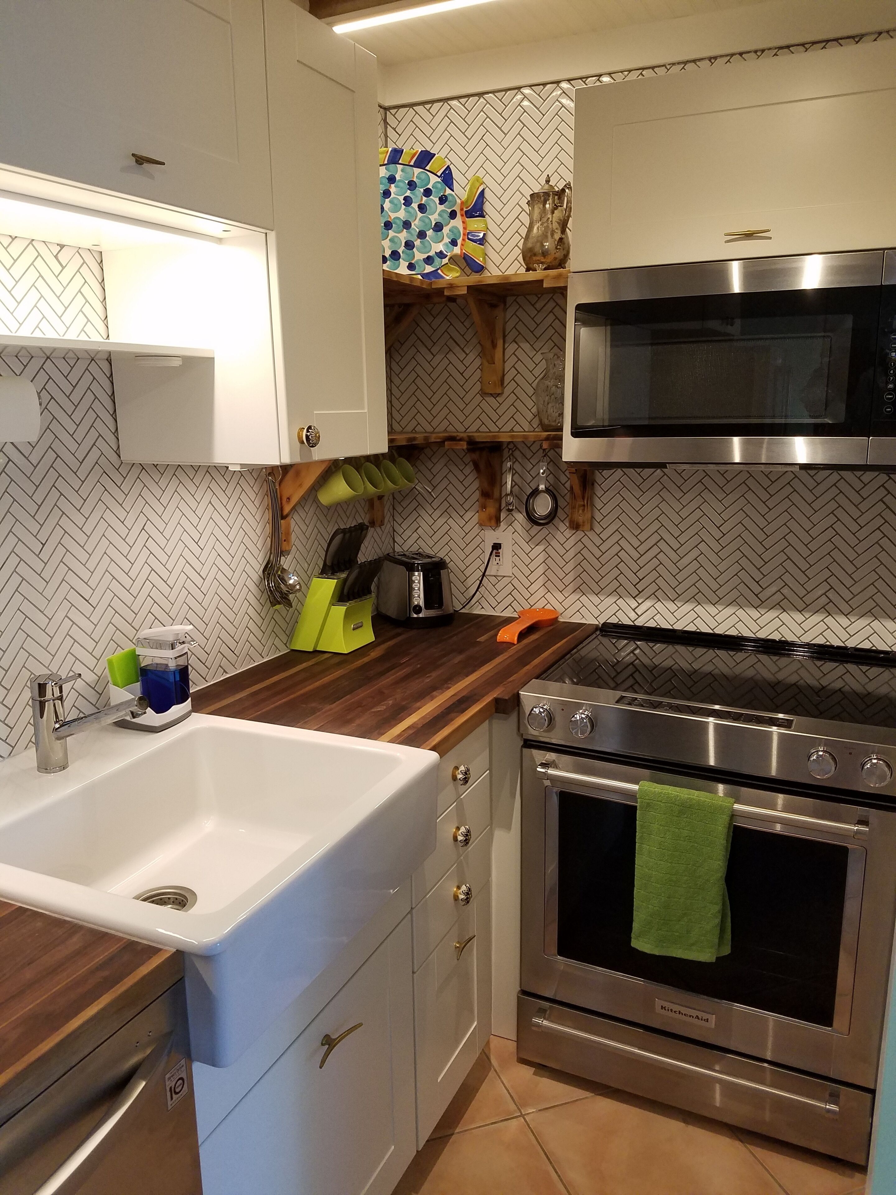 Bamboo Cottage: Tropical Vibe Beach-style Cottage