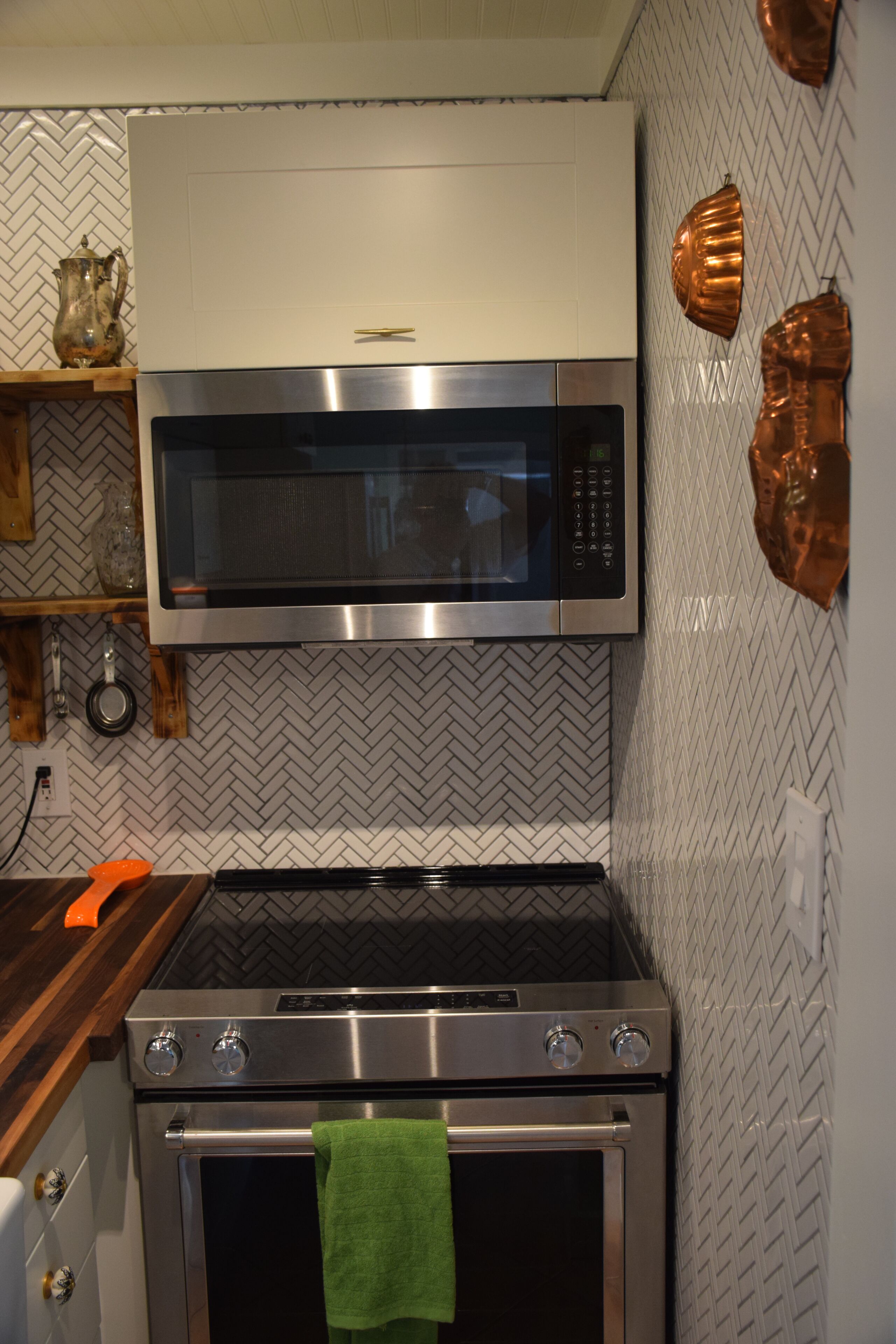 Bamboo Cottage: Tropical Vibe Beach-style Cottage