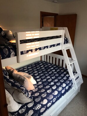 3 bedrooms, iron/ironing board, free WiFi, wheelchair access