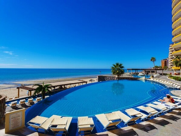 Piscina all'aperto, una piscina riscaldata