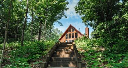 Dramatic Chalet Lake Home (PONTOON ET BATEAU DE PĂCHE GRATUITS Inclus)