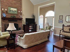 TV connectée, cheminée, médiathèque