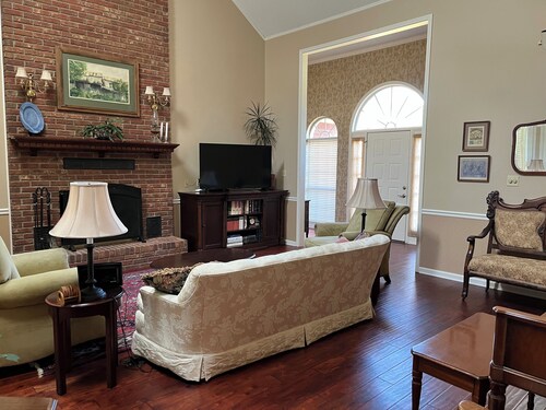 4-bedroom vacation home 7 minutes drive to University of Mississippi