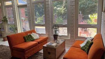 Smart TV, fireplace, music library