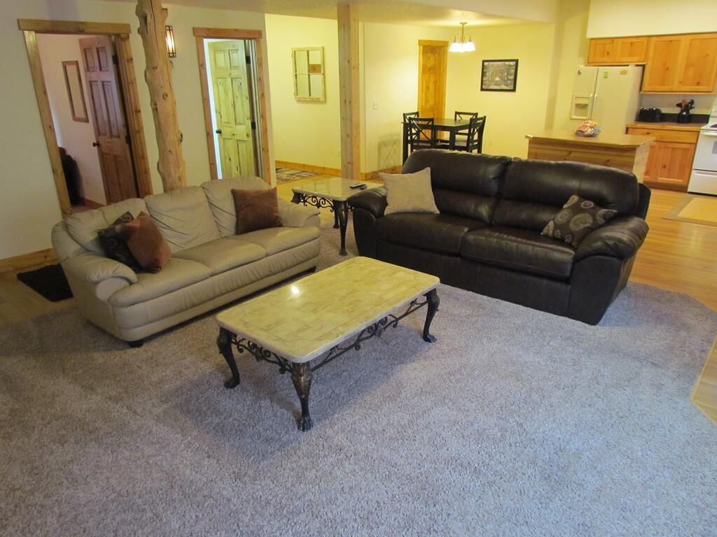 Lower Lone Pine Lodge