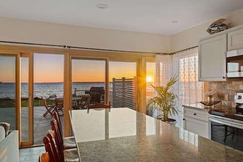 Ylellinen rantahotelli rannalla